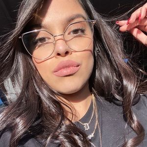 Meet your Posher, Desirae